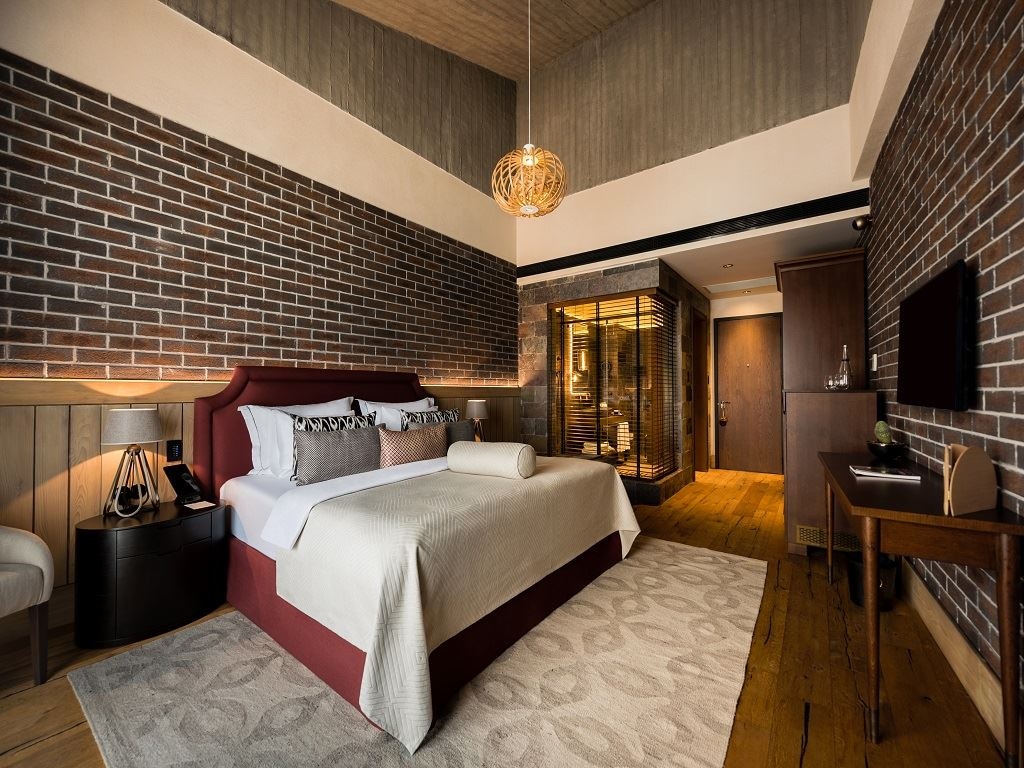 rooms-king-bed-deluxe