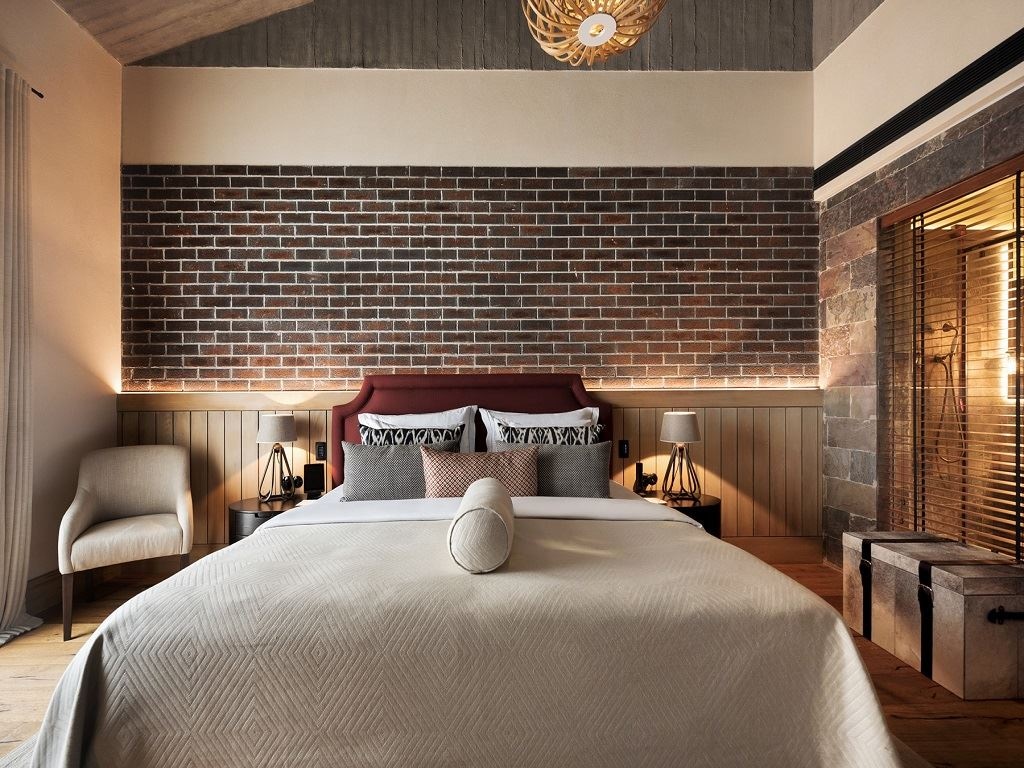 rooms-king-bed-deluxe