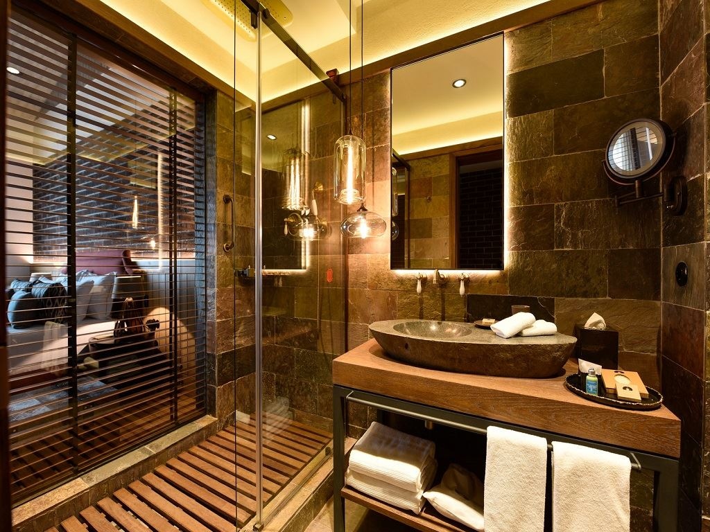 rooms-king-bed-deluxe