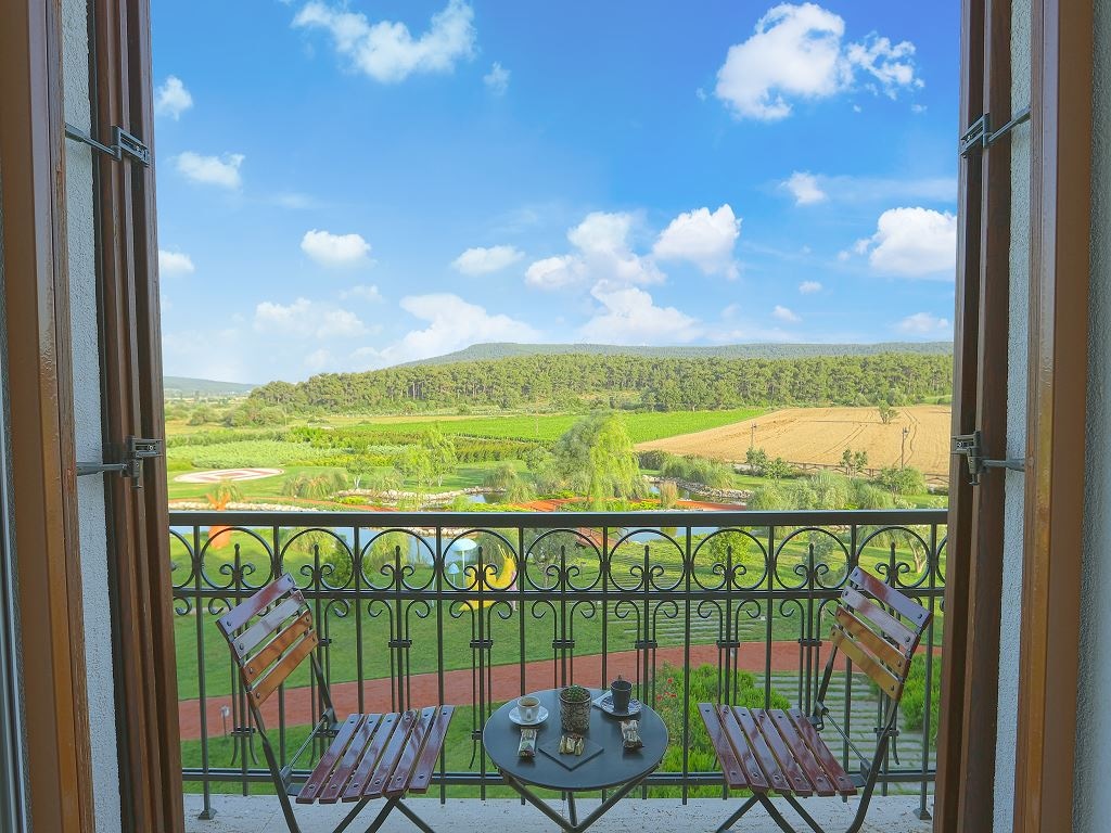 rooms-king-bed-deluxe