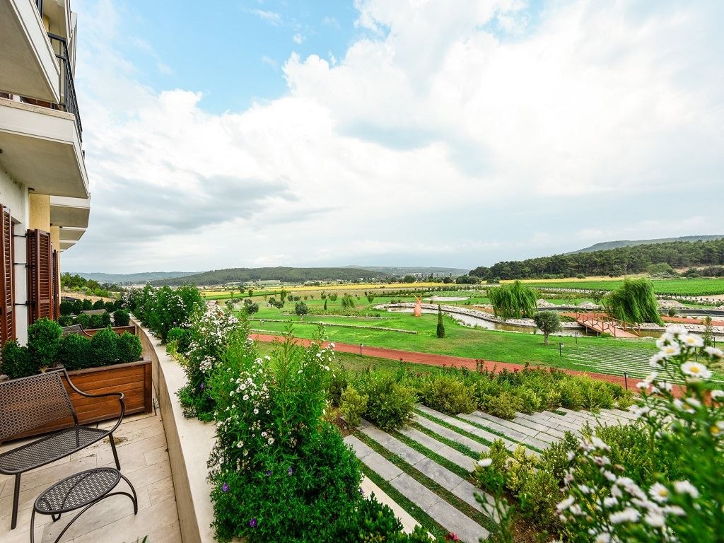 rooms-king-bed-deluxe