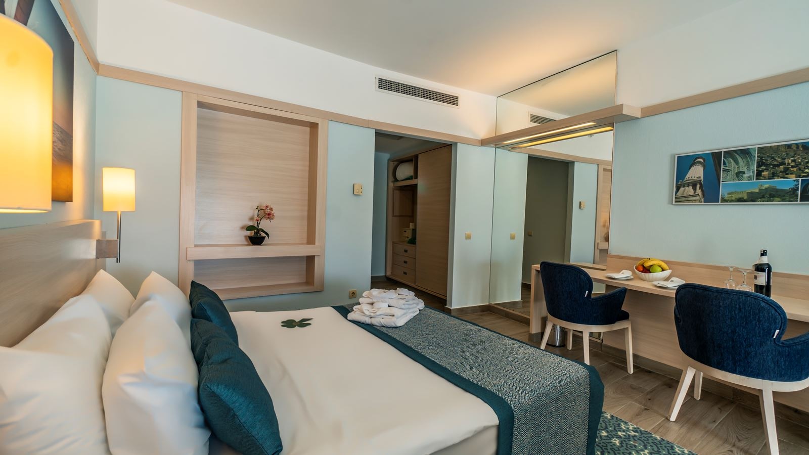 rooms-coral-large-room