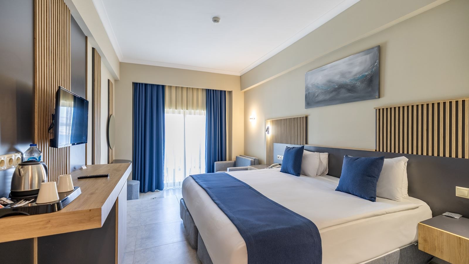 rooms-main-building-superior-suit-with-jakuzzi