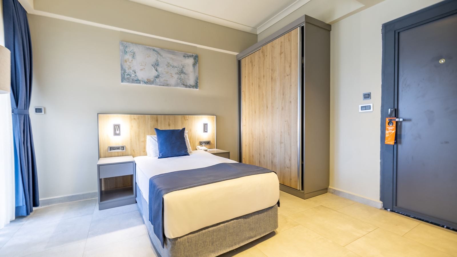 rooms-club-family-room