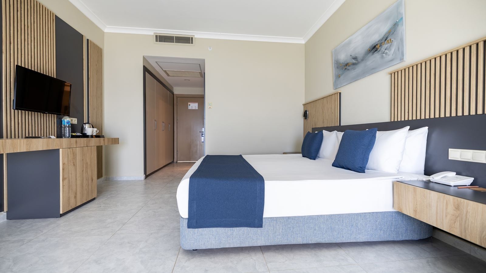 rooms-club-standard-land-view-room