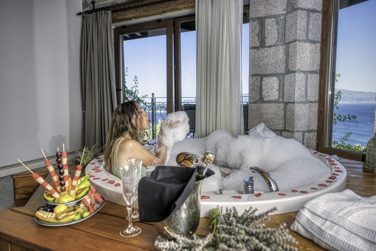 rooms-jakuzili-deluxe-oda