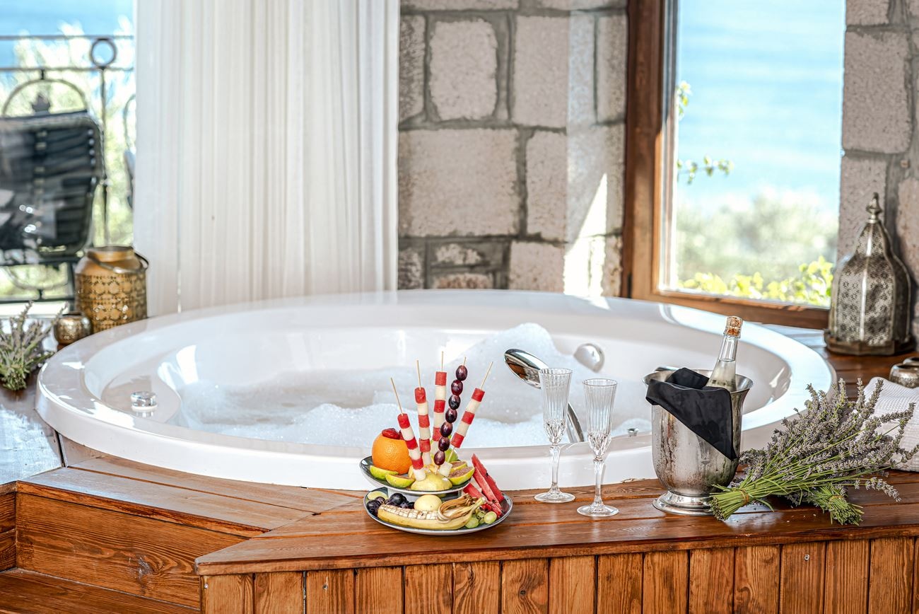 rooms-jakuzili-deluxe-oda