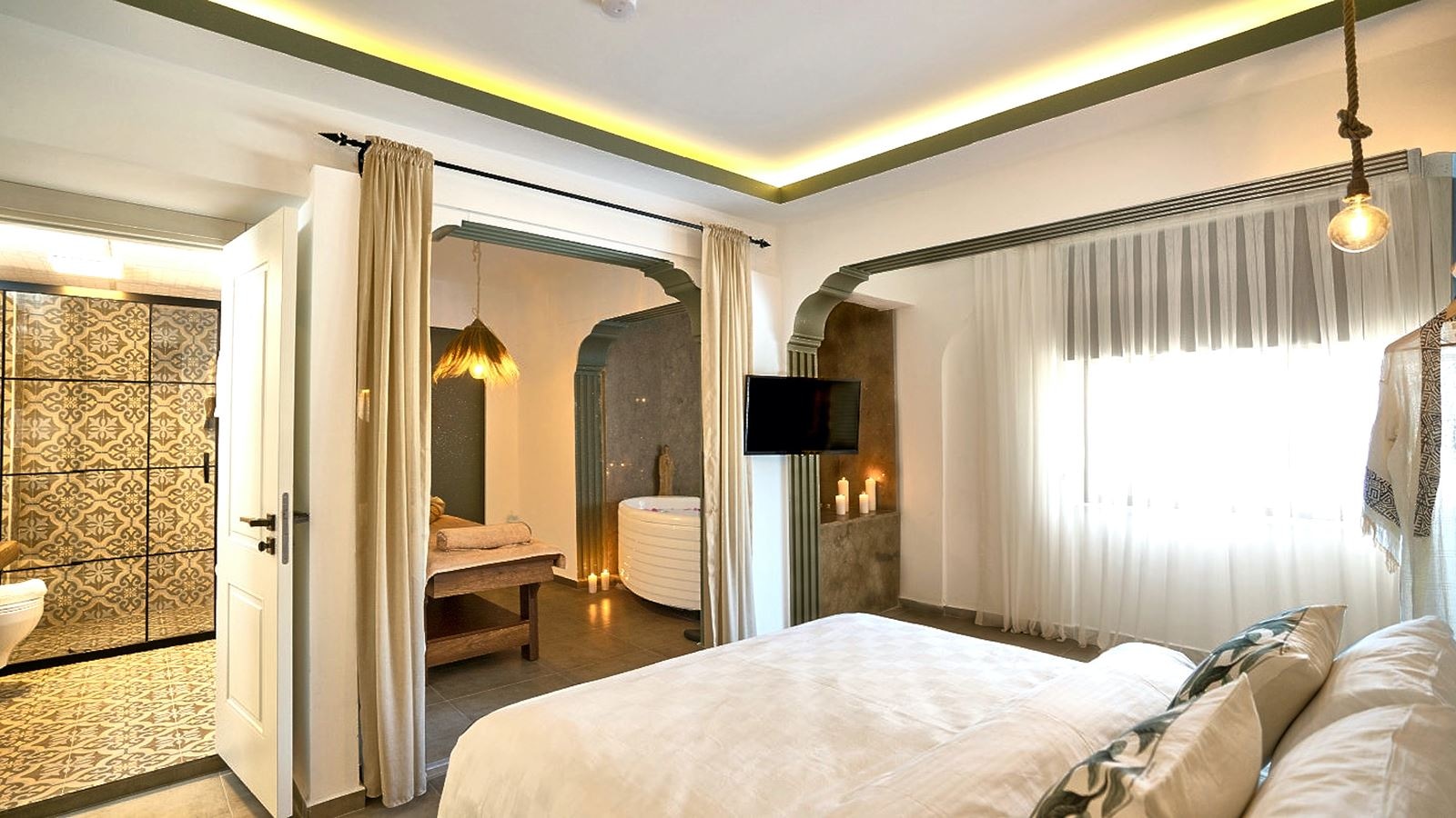 rooms-suit-with-jacuzzi