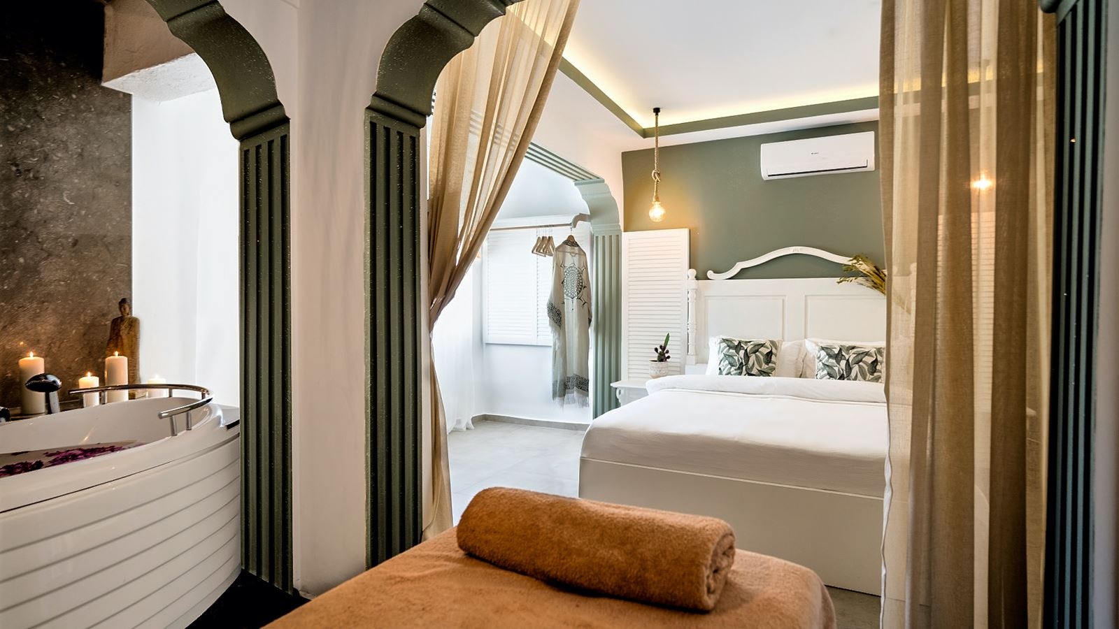 rooms-suit-with-jacuzzi