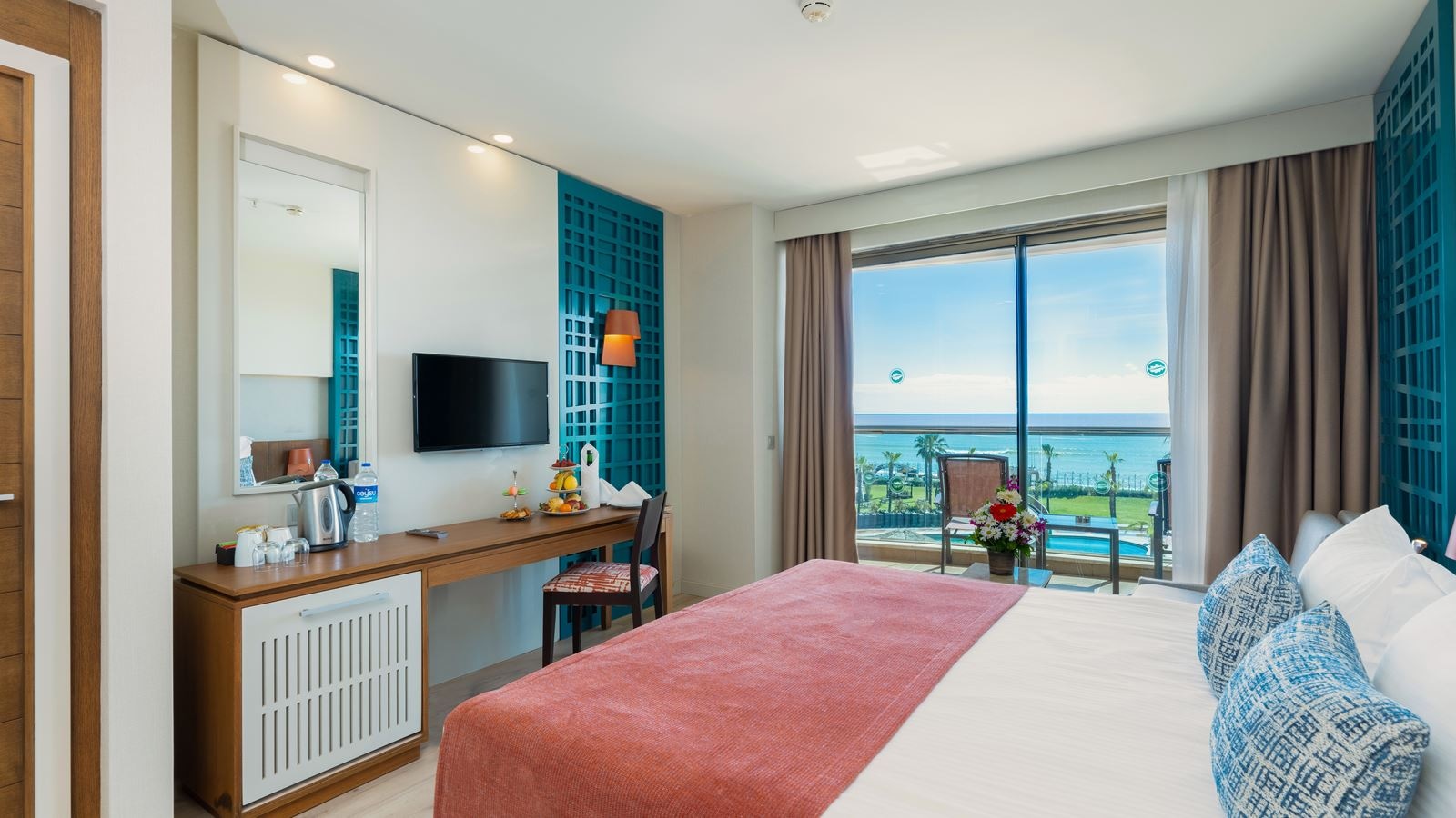 rooms-standard-room-side-sea-view