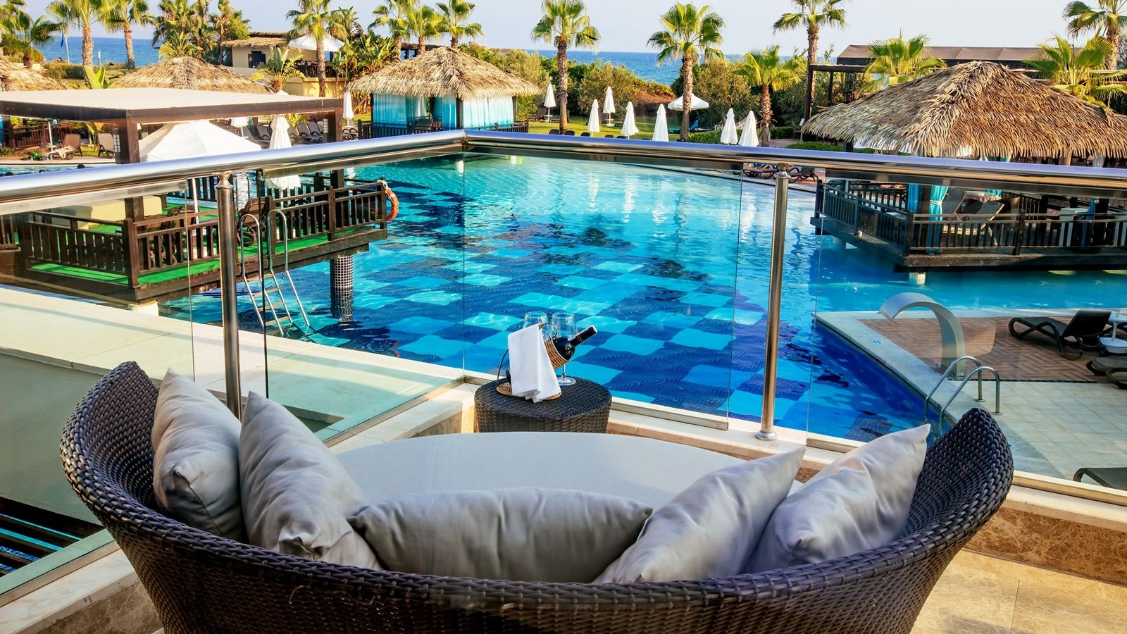 rooms-lake-house-room