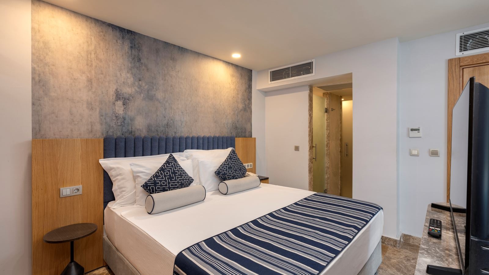 rooms-swimup-room