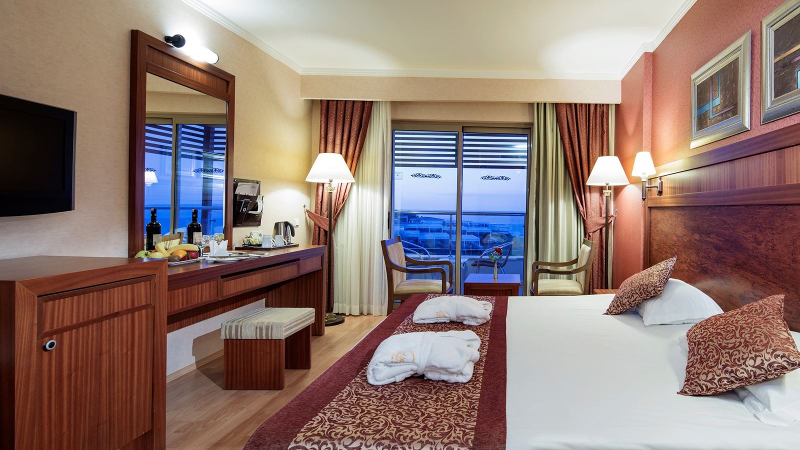 rooms-suit-room-land-view