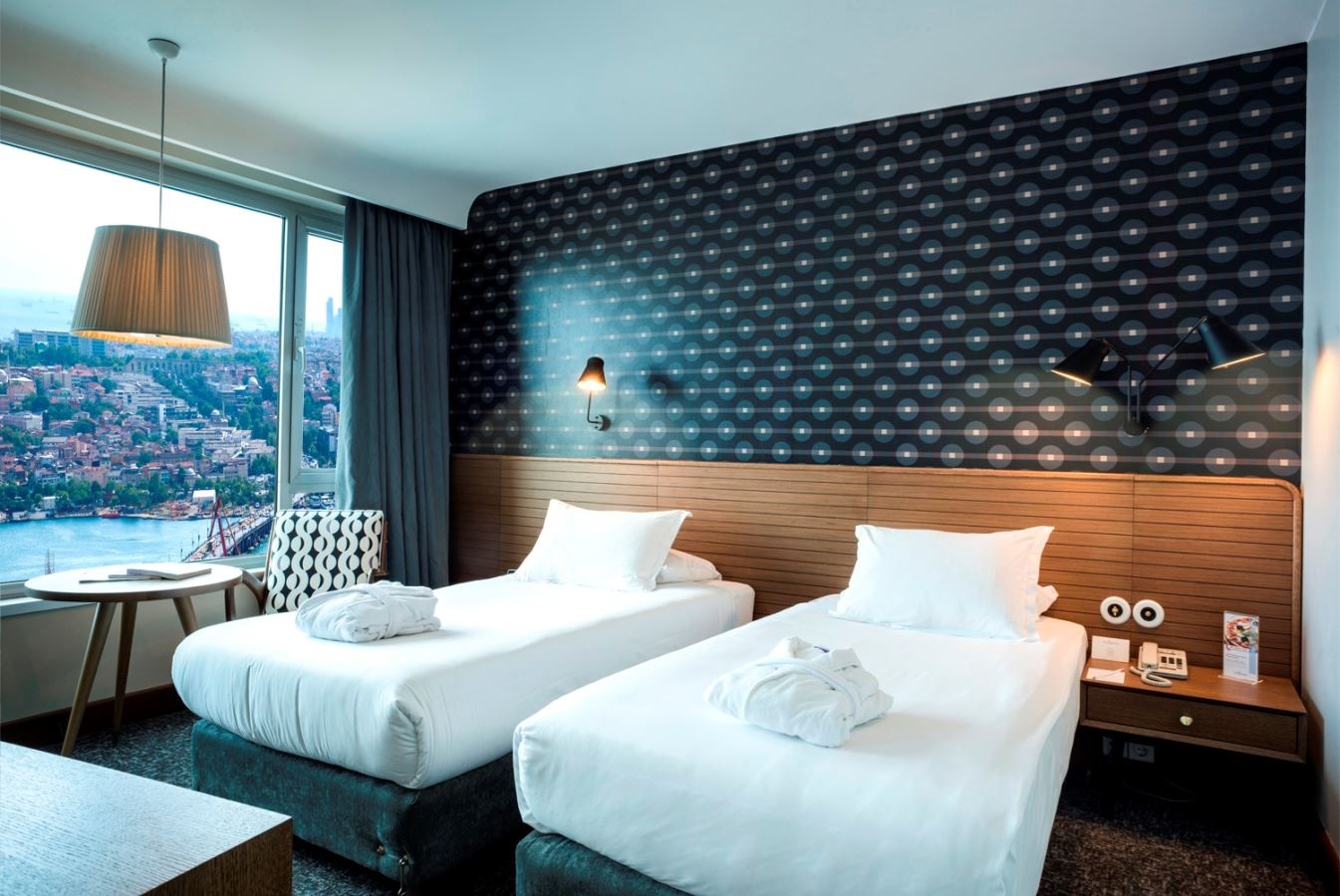 rooms-superior-room-city-view