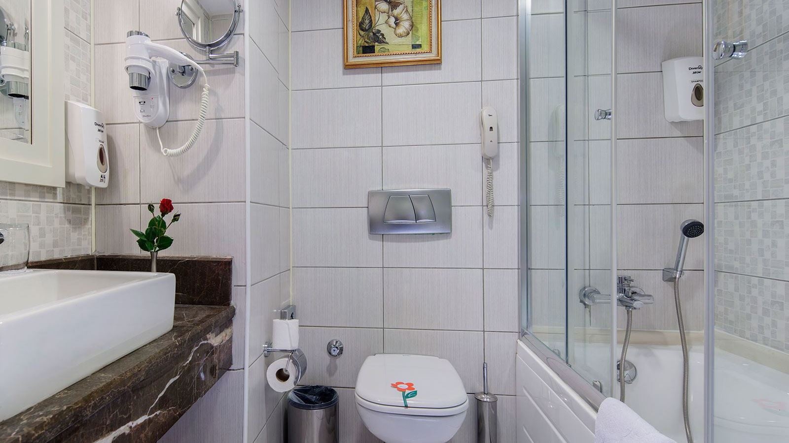 rooms-superior-room-land-view