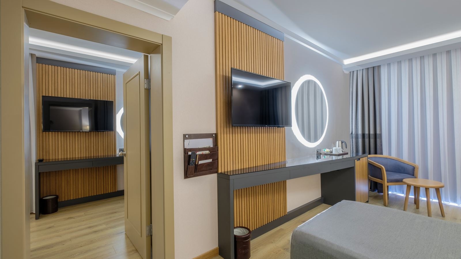 rooms-family-room-land-view-type-1