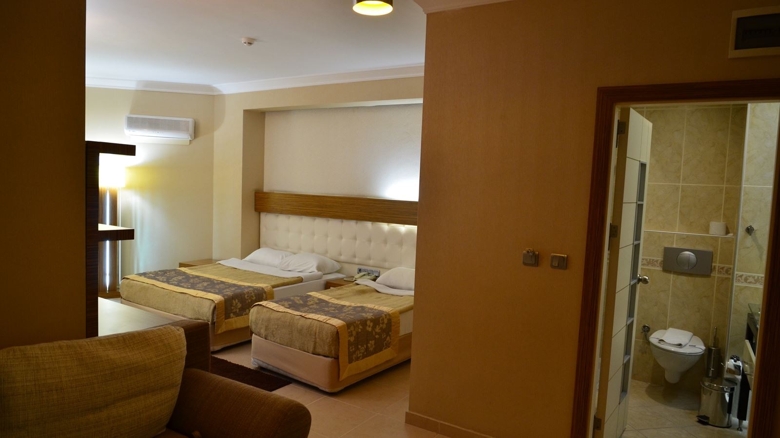 rooms-large-room-main-building