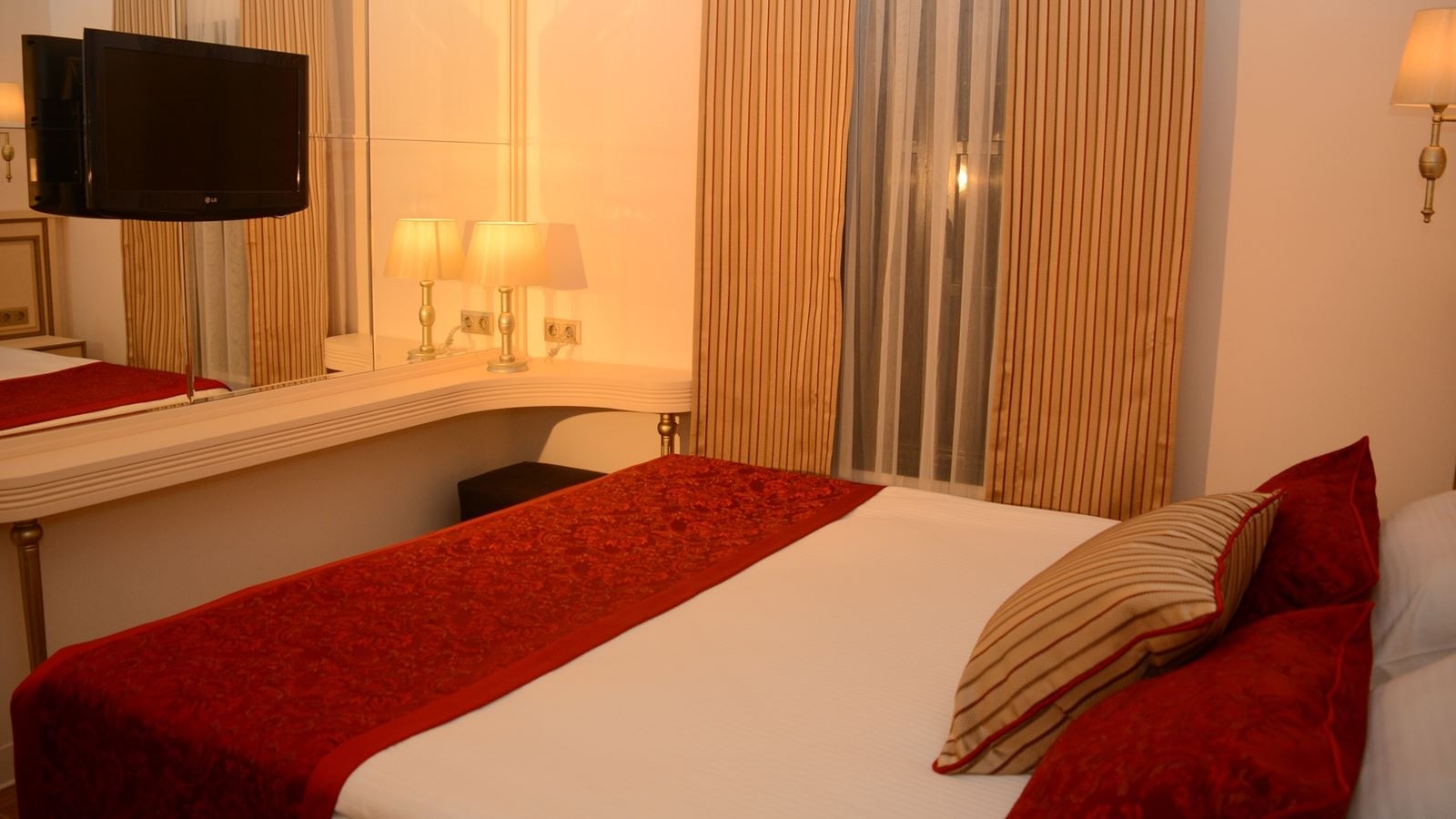 rooms-club-family-room