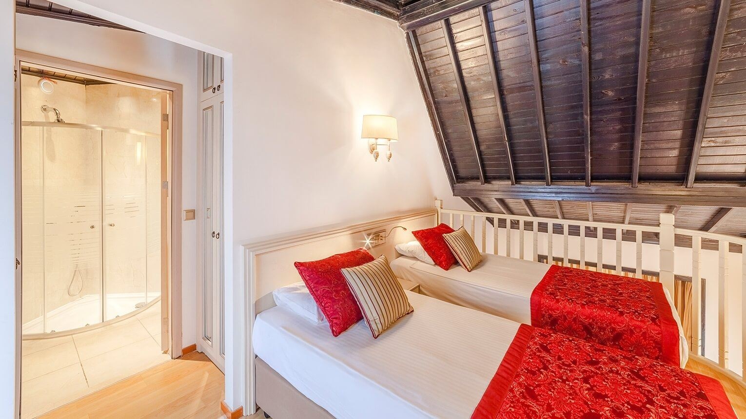 rooms-club-dublex-family-room