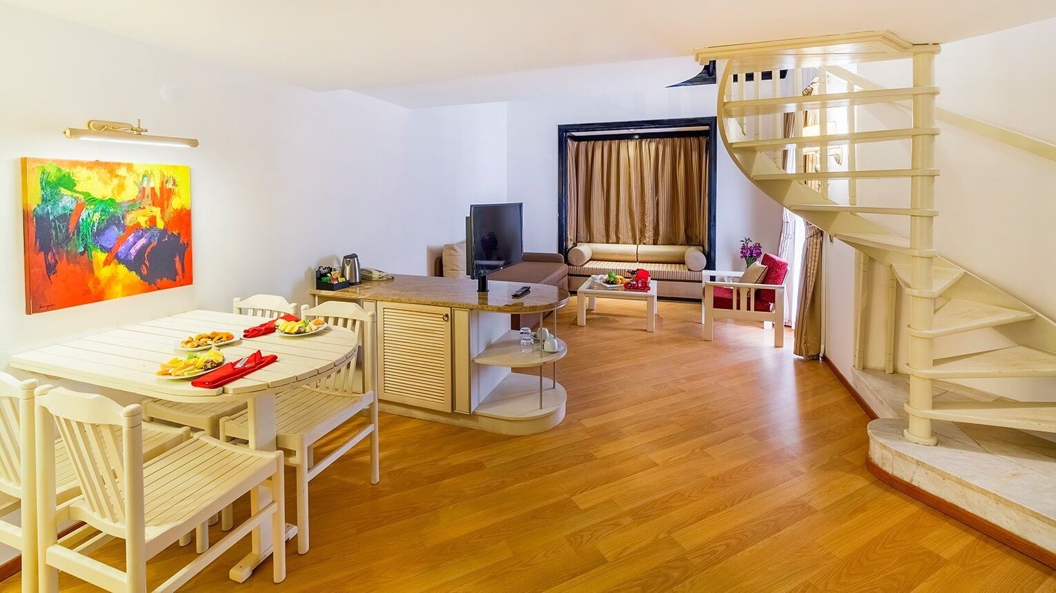 rooms-club-dublex-family-room