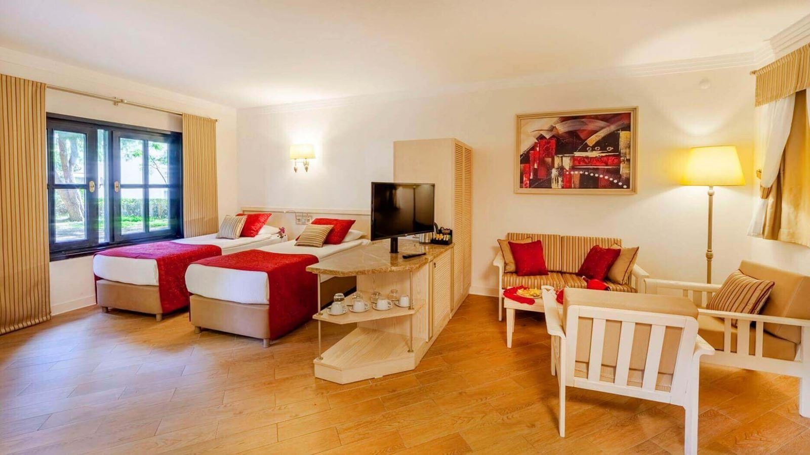 rooms-club-family-room