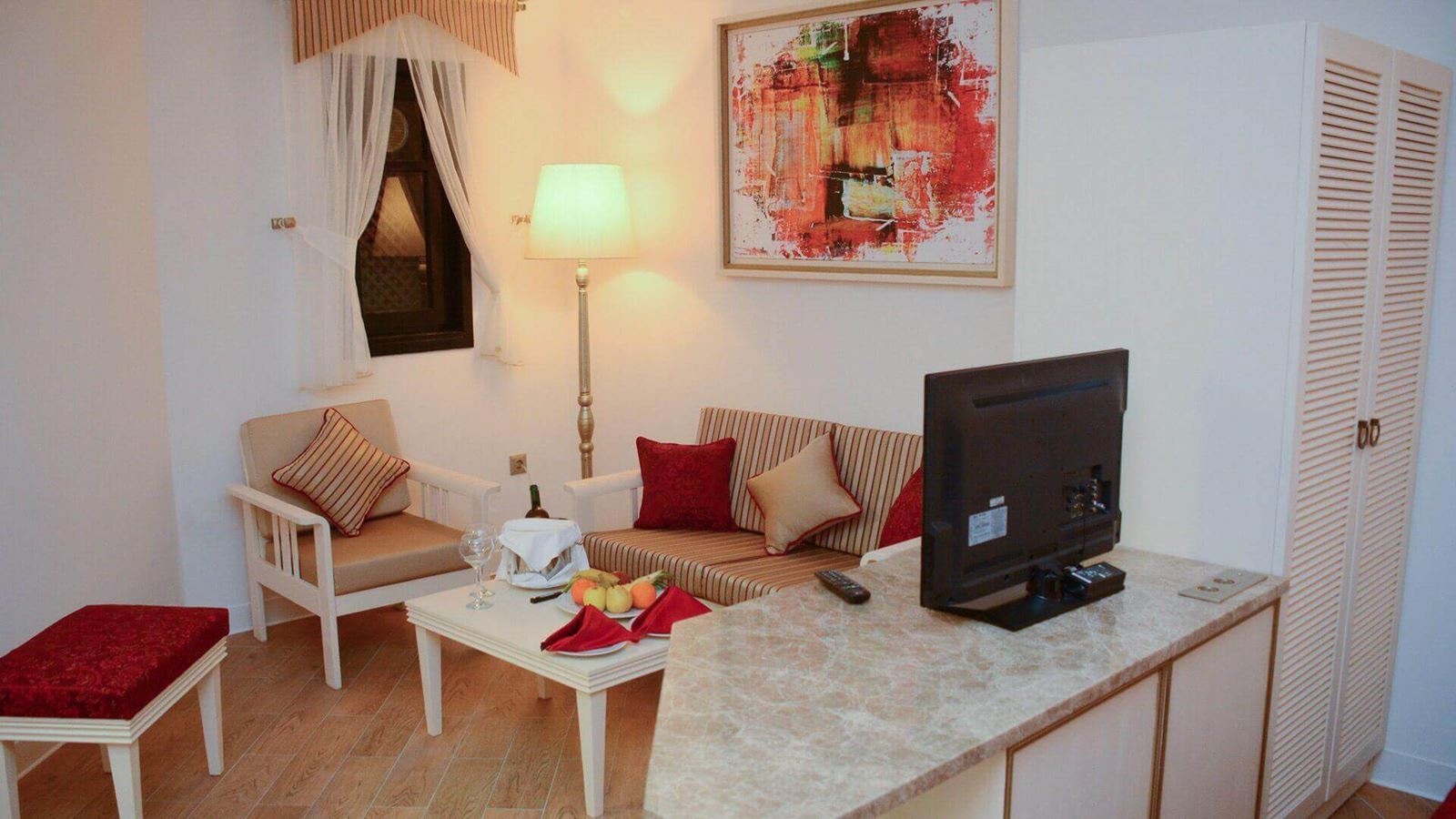 rooms-club-family-room