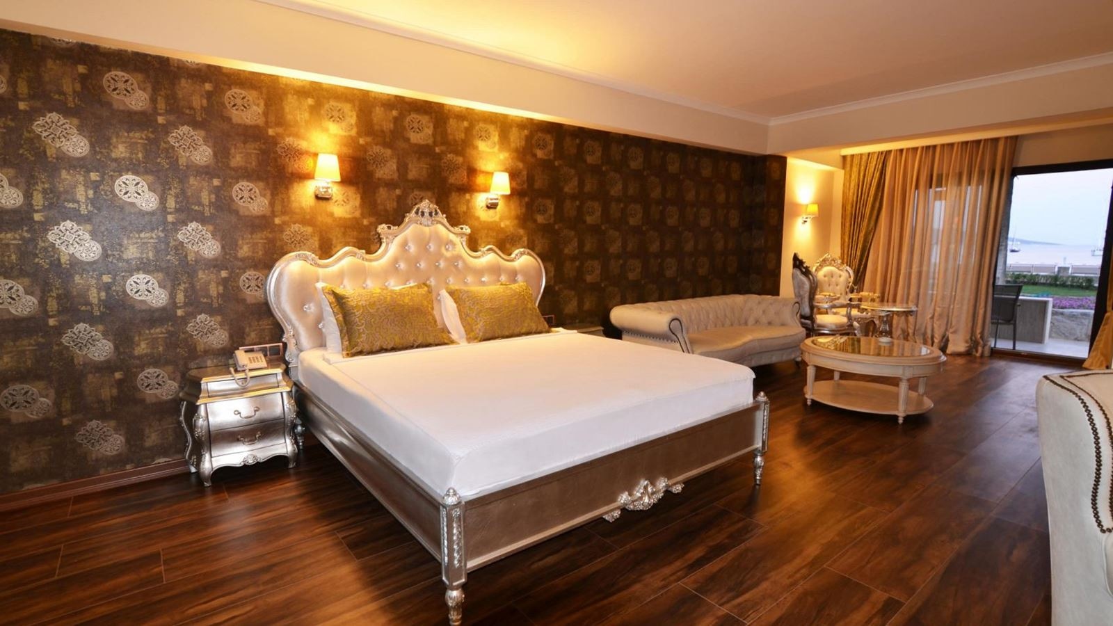 rooms-business-suite-room