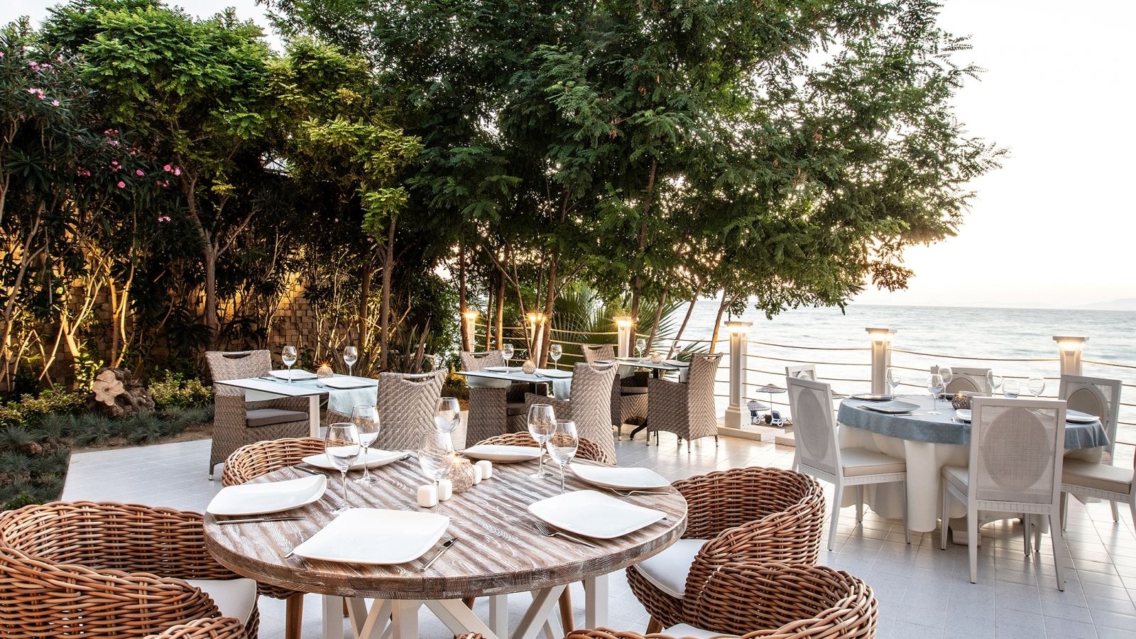 restaurants-charides-sea-food-restaurant