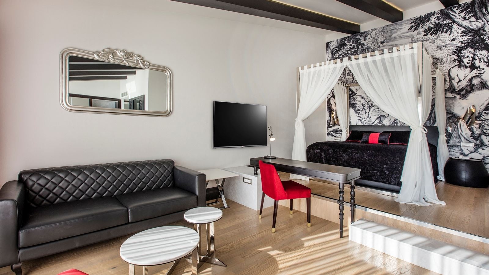 rooms-honeymoon-suite