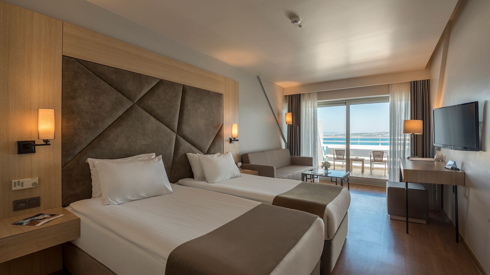 rooms-deluxe-sea-room