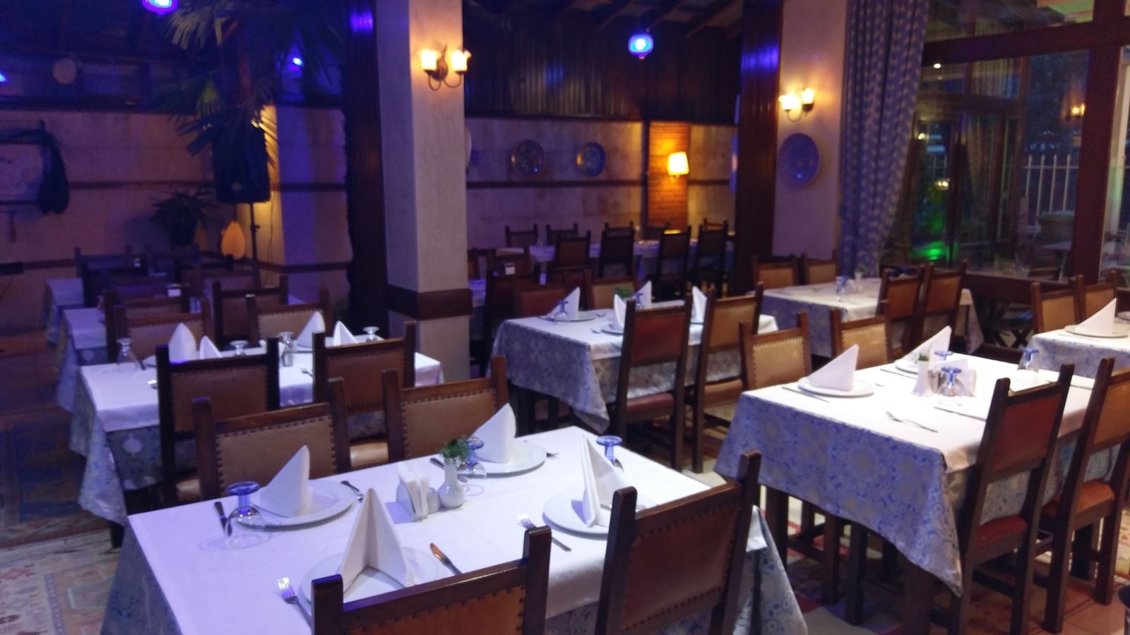 restaurants-restaurants