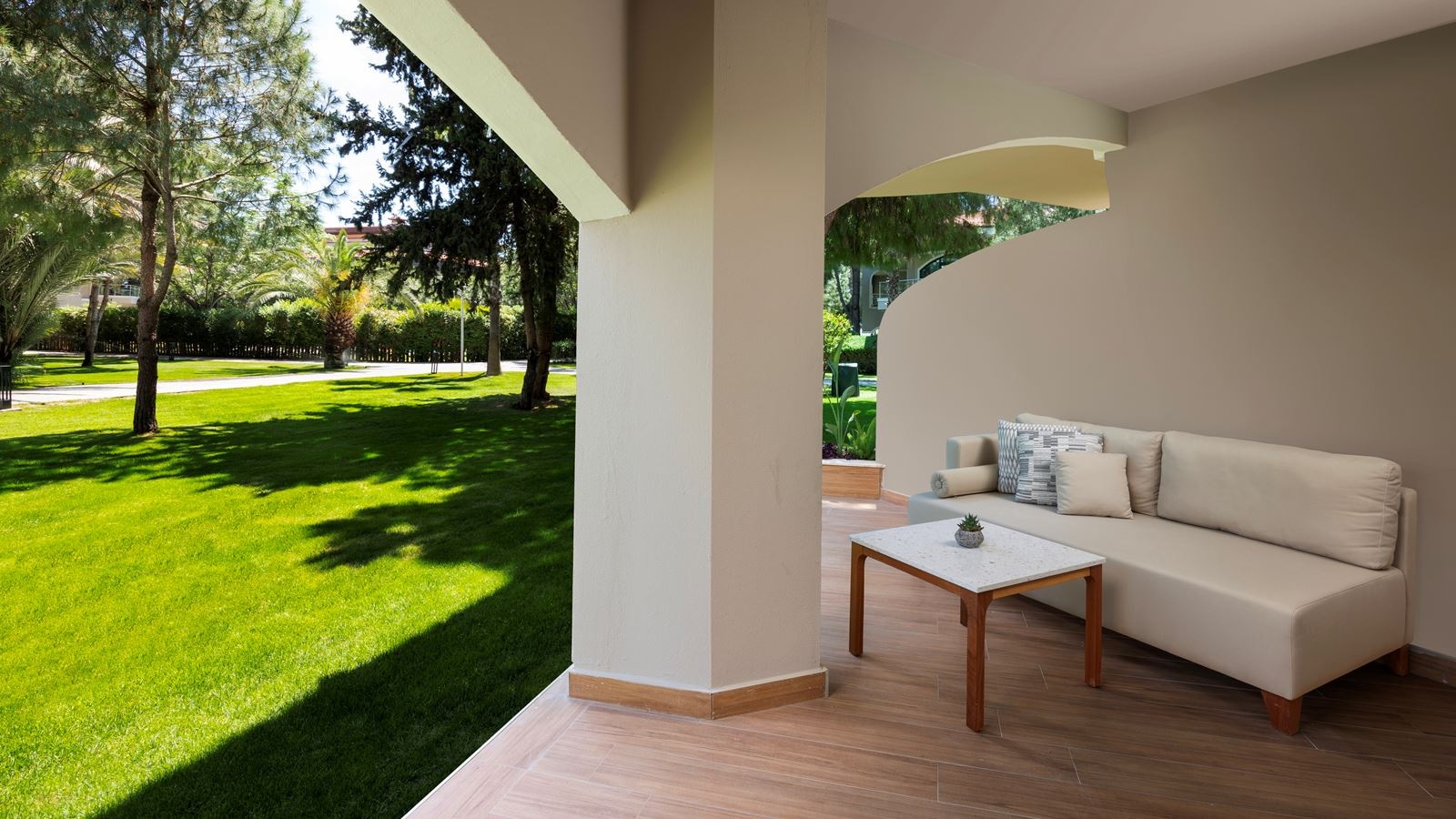 rooms-deluxe-junior-suite