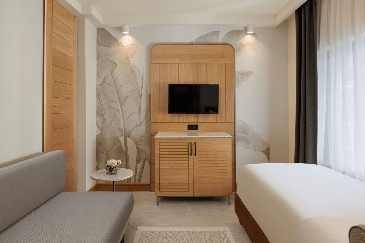 rooms-coral-large-prom