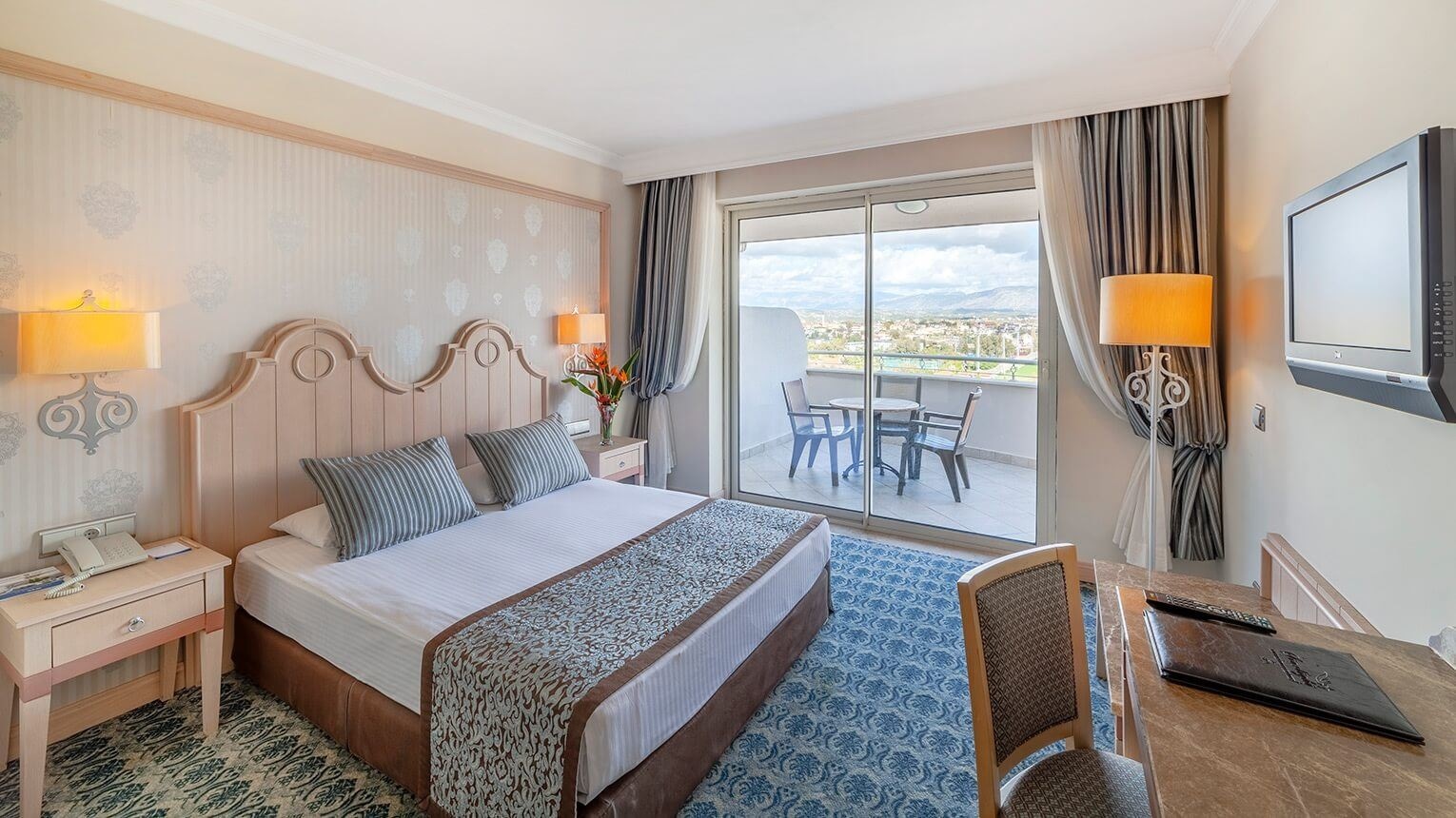 rooms-deluxe-land-view