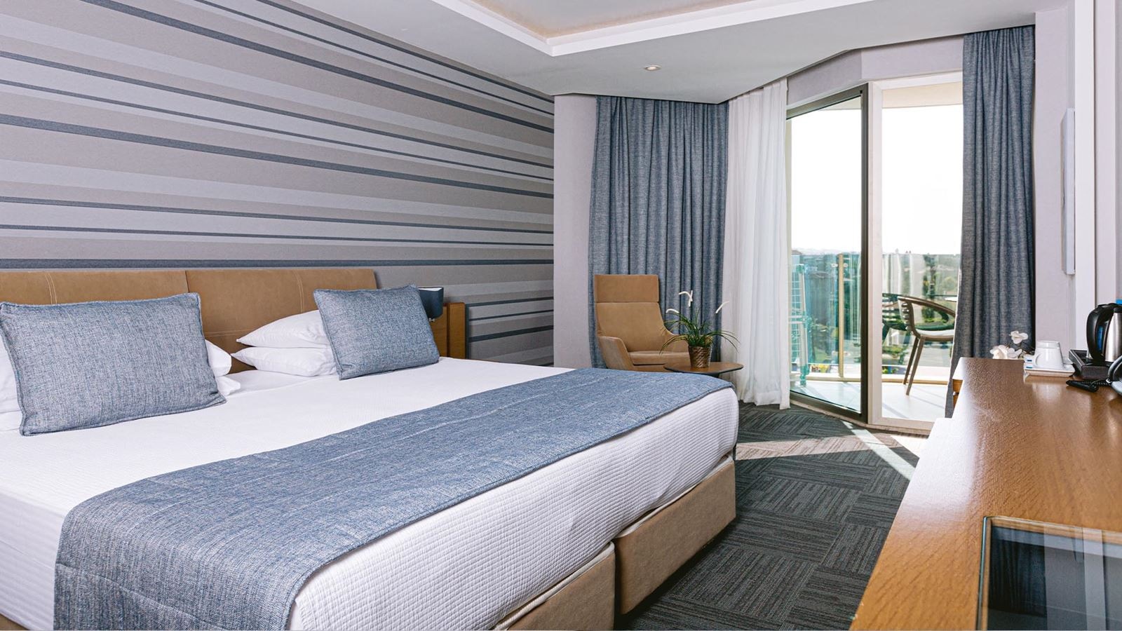 rooms-main-building-deluxe-room