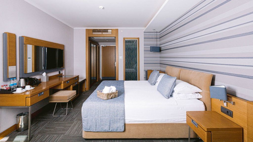 rooms-main-building-deluxe-room