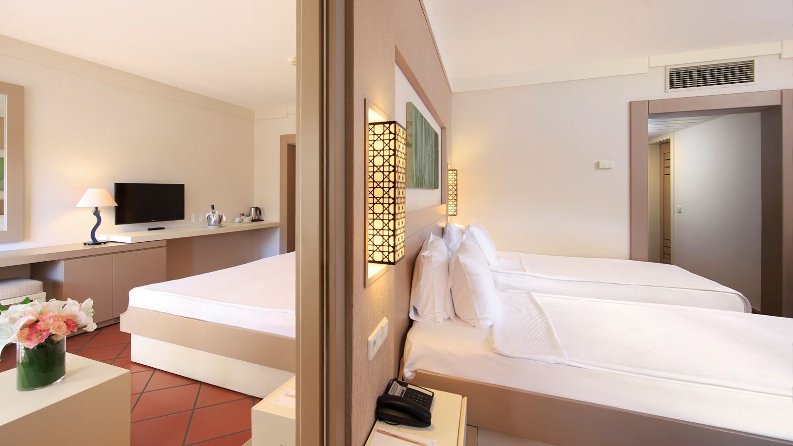 rooms-family-room-sea-view