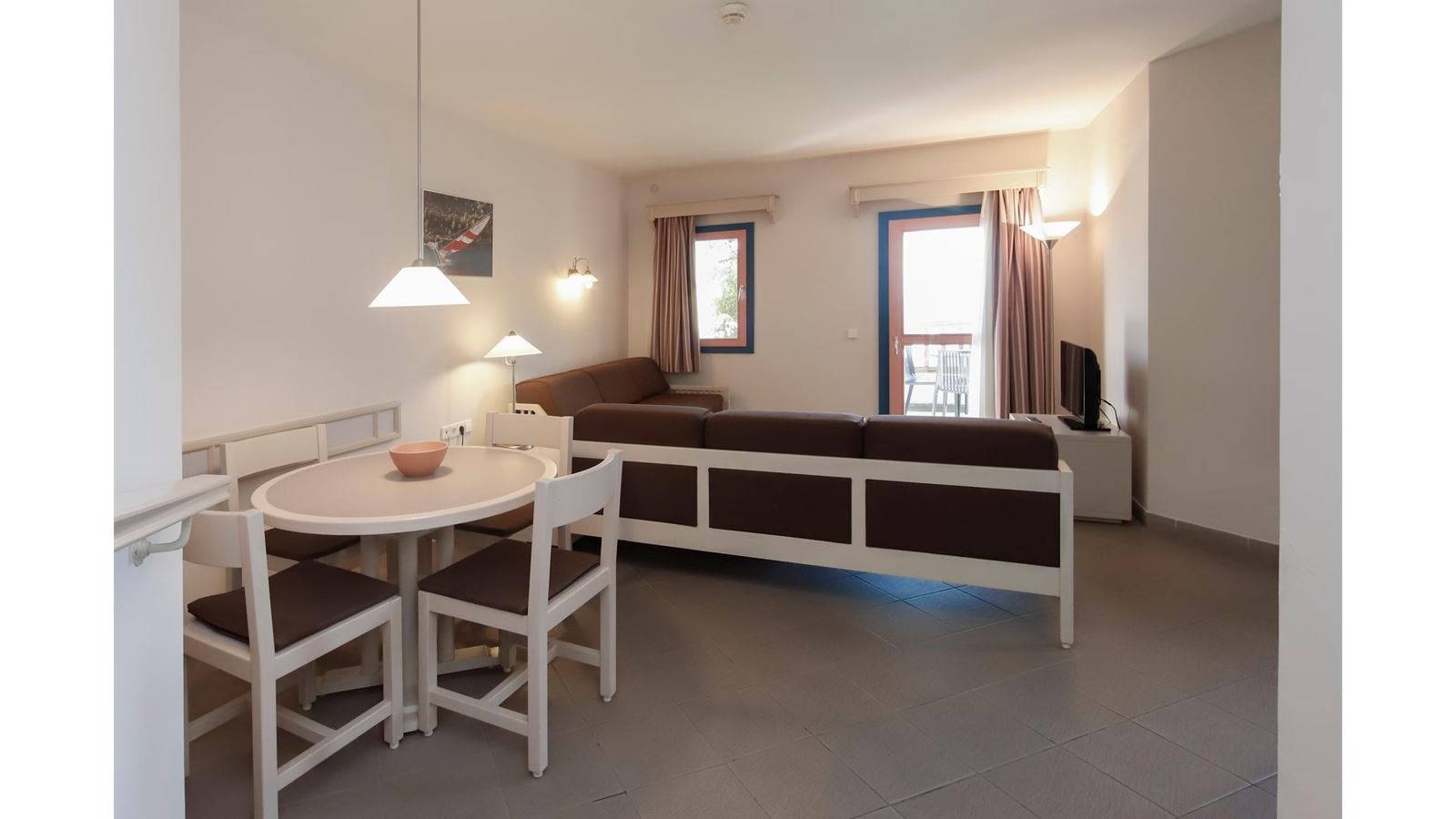 rooms-family-room-garden-view