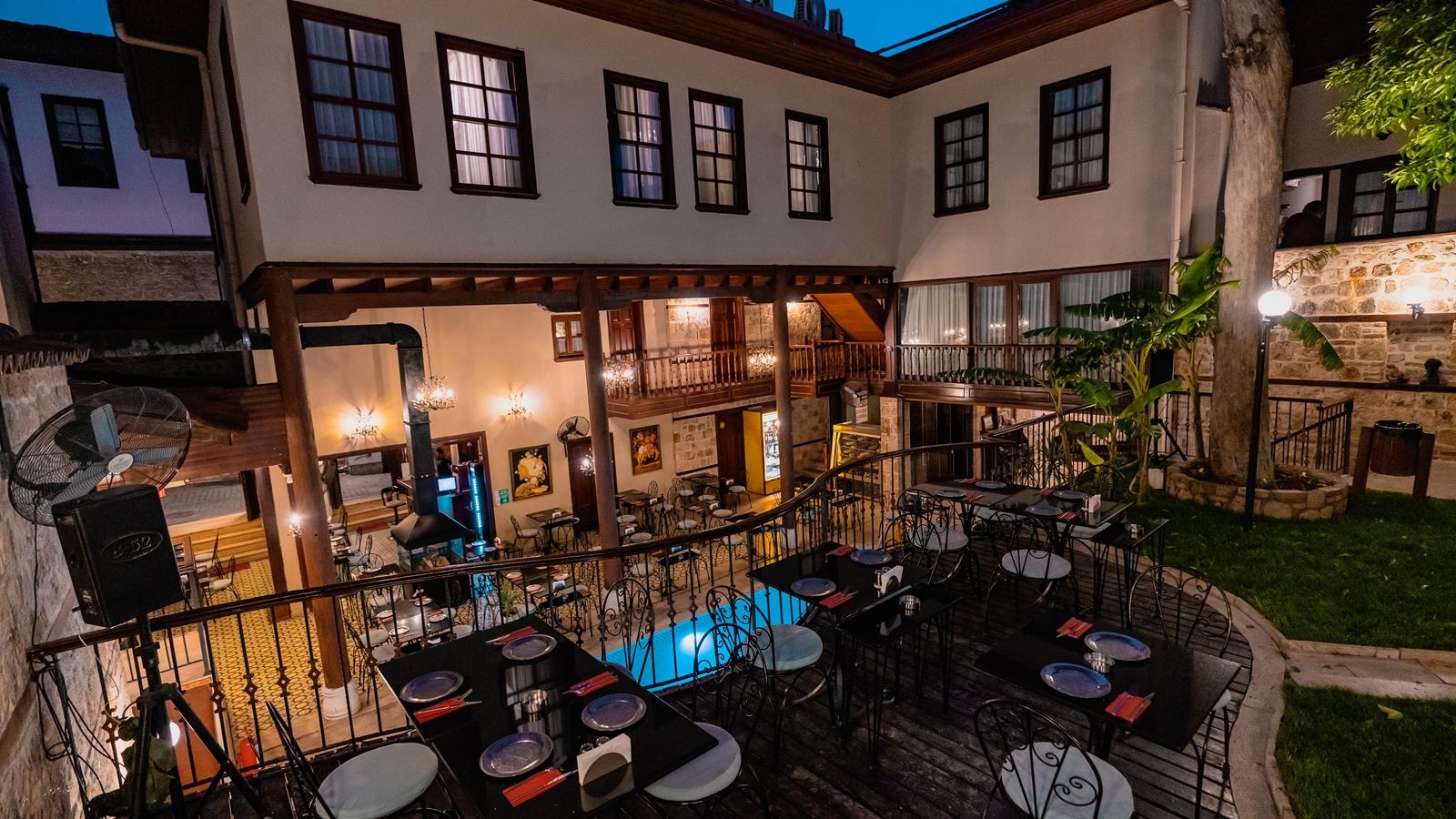 restaurants-main-building