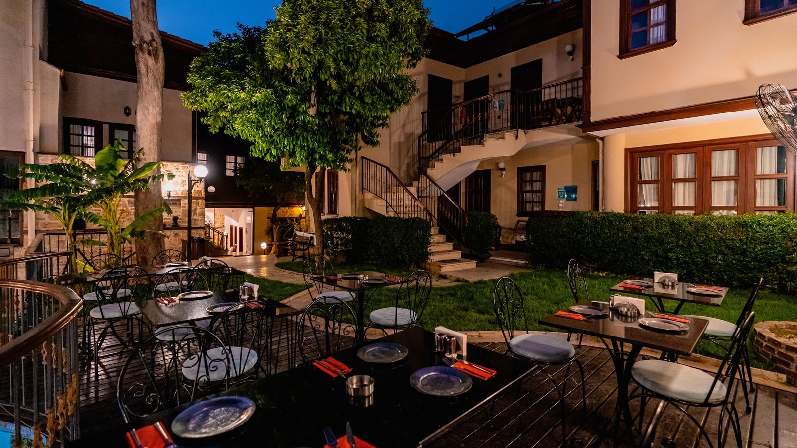 restaurants-main-building