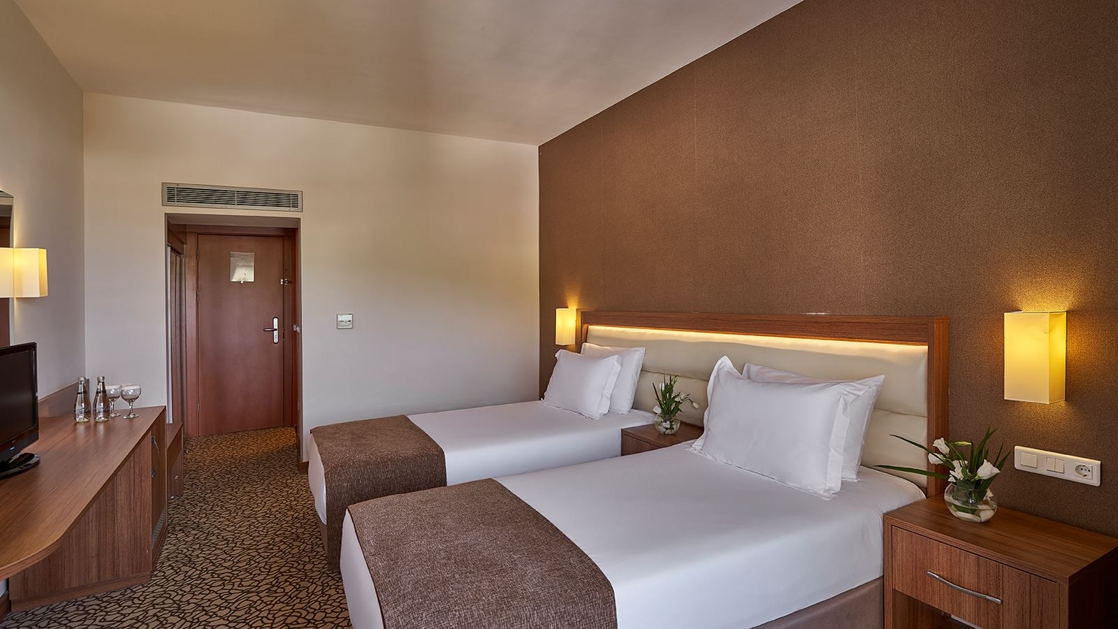 rooms-standard-room-land-view