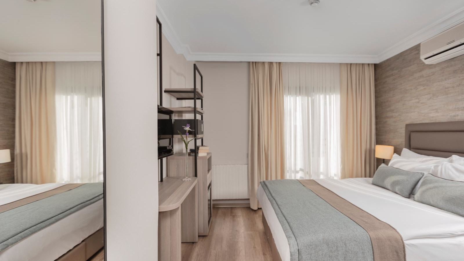 rooms-standard-land-view-room