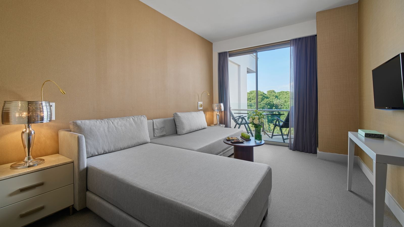 rooms-terrace-family-suite