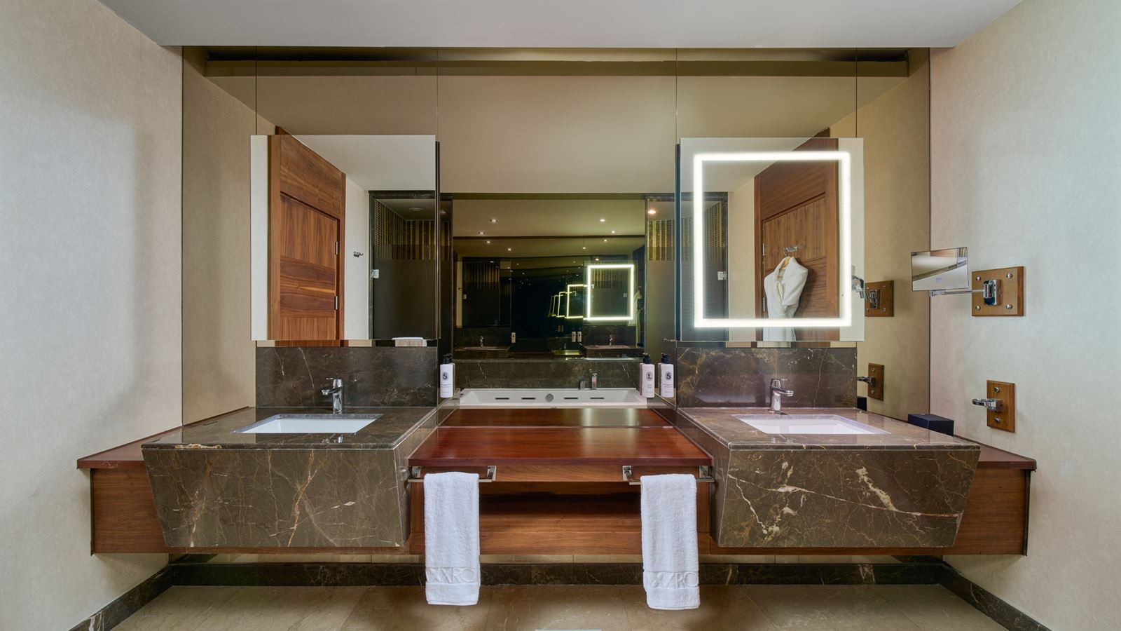 rooms-royal-deluxe-suite