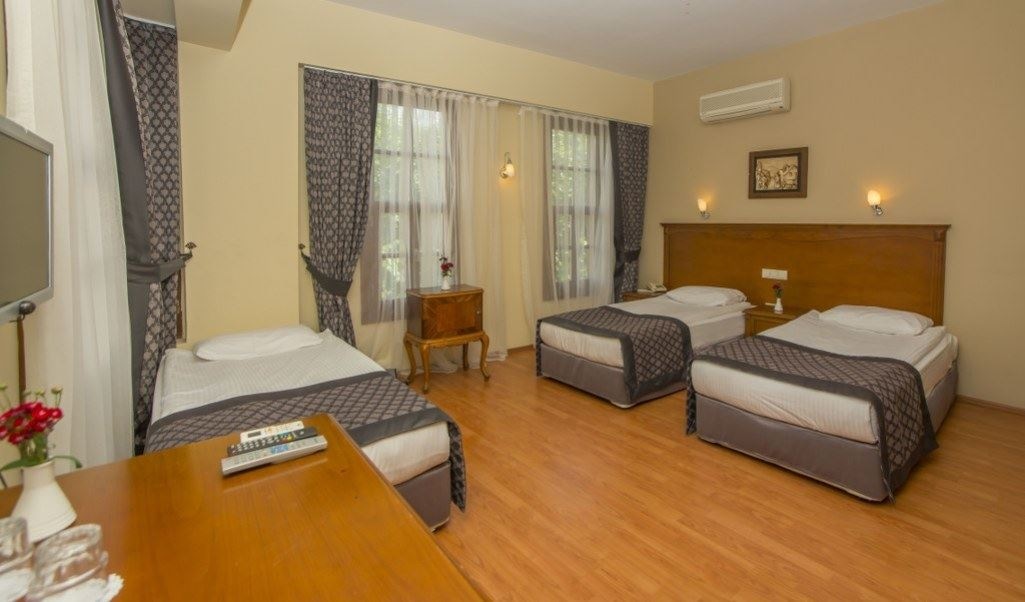 rooms-standard-deluxe-room