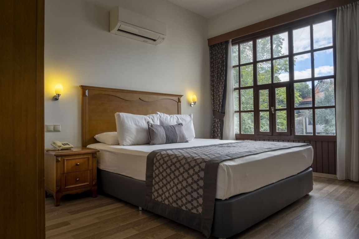 rooms-standard-deluxe-room