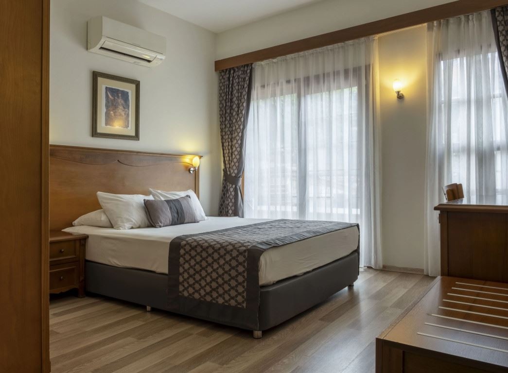 rooms-standard-deluxe-room