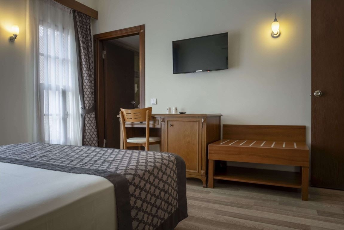 rooms-standard-deluxe-room
