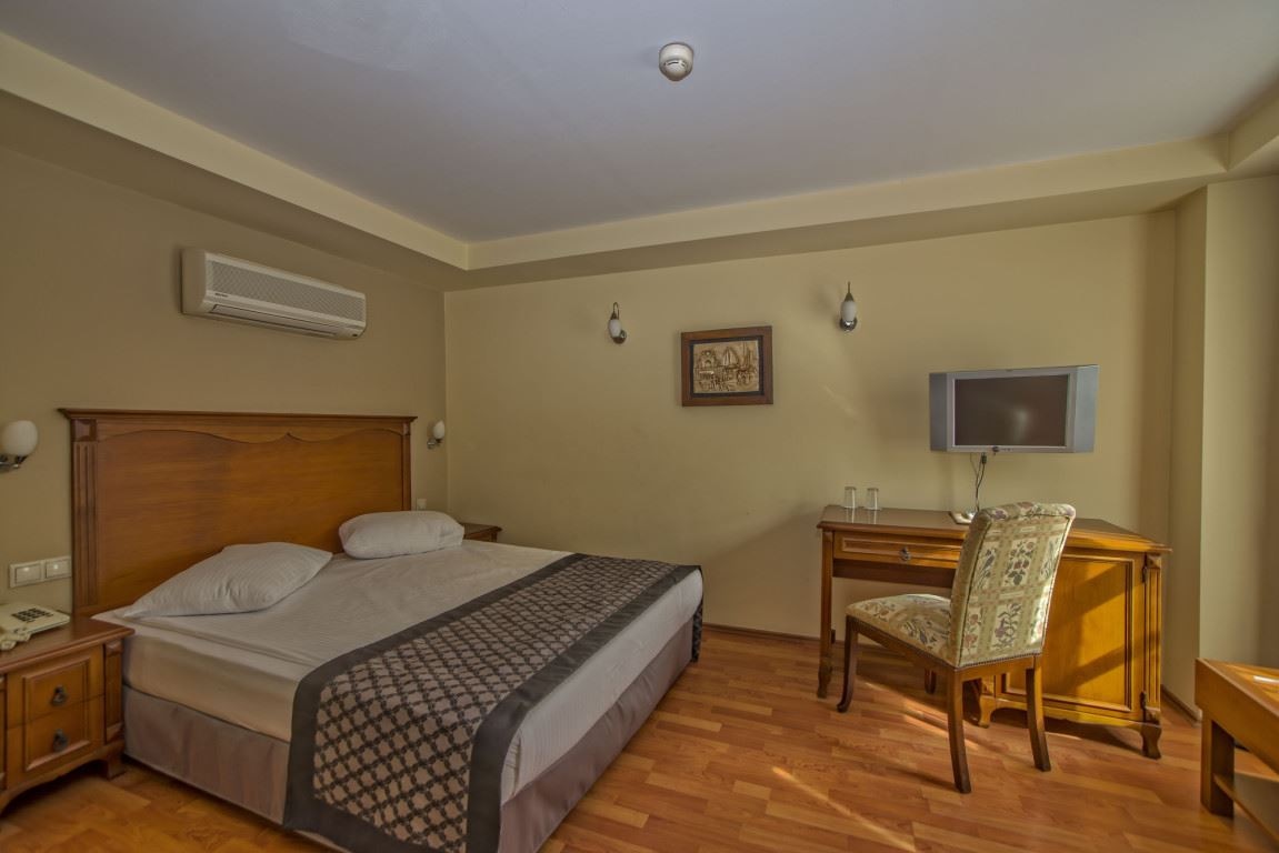 rooms-standard-deluxe-room