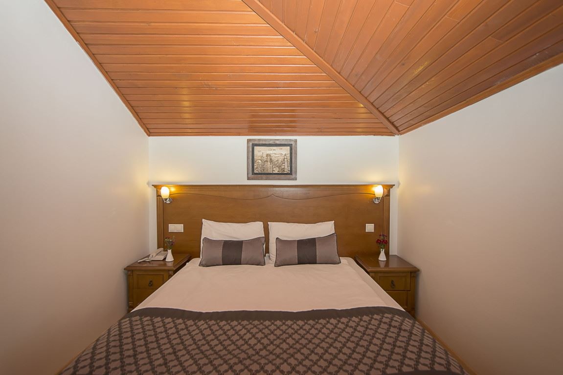 rooms-standard-deluxe-room